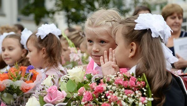 <br />
Торжества в парках и праздник для первоклассников: почему в некоторых школах Москвы отменили линейку<br />
