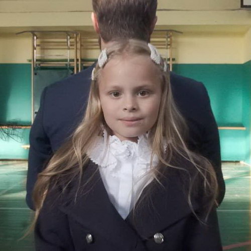Виталий Гогунский с дочерью поздоровались со школой в новом клипе (Видео)