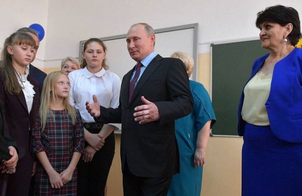 <br />
Путин поздравил с Днем знаний учеников школы Тулуна<br />
