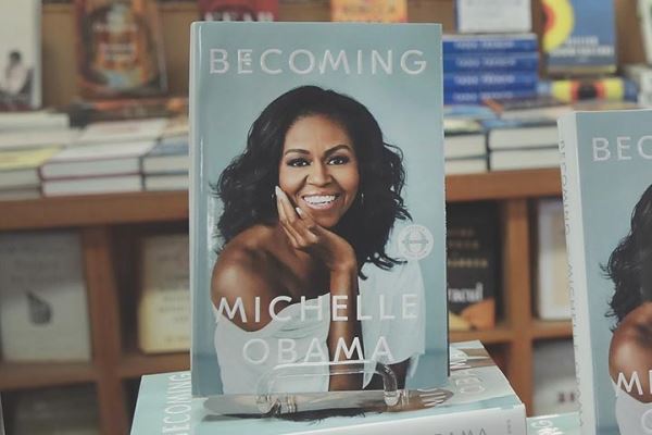  Книга «Becoming» Мишель Обамы появится на книжных прилавках в сентябре 